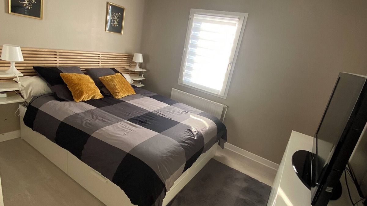 Saint-Remy-en-Rollat Bed & Breakfast | Superb spacious bedroom