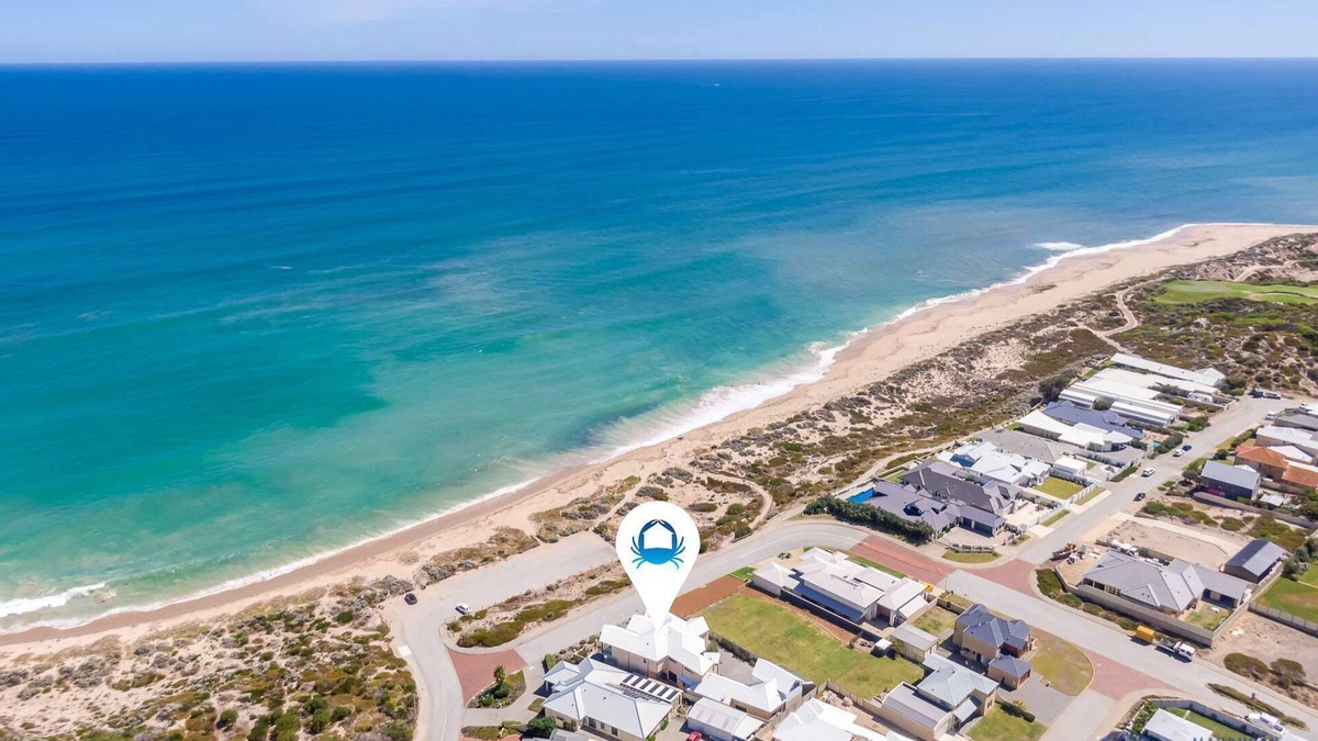Dawesville House | Superb spacious 4BR beach front holiday home