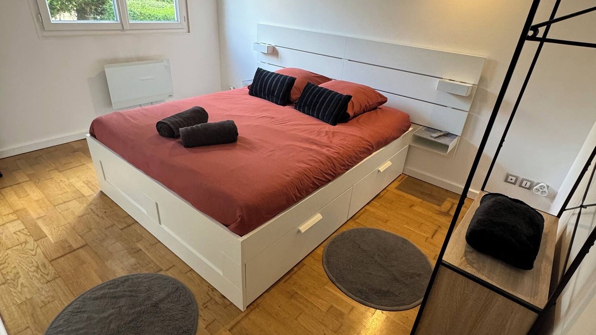 Beauvais Apartment | Superb studio in the center of Beauvais. Central yet quiet