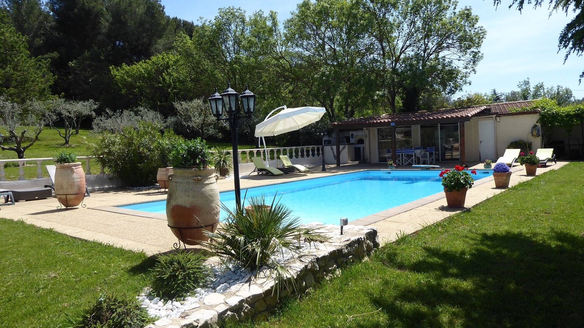 Velaux House | Superb T3 "L'Oliveraie" with terrace - Private pool - In the heart of the pine forest
