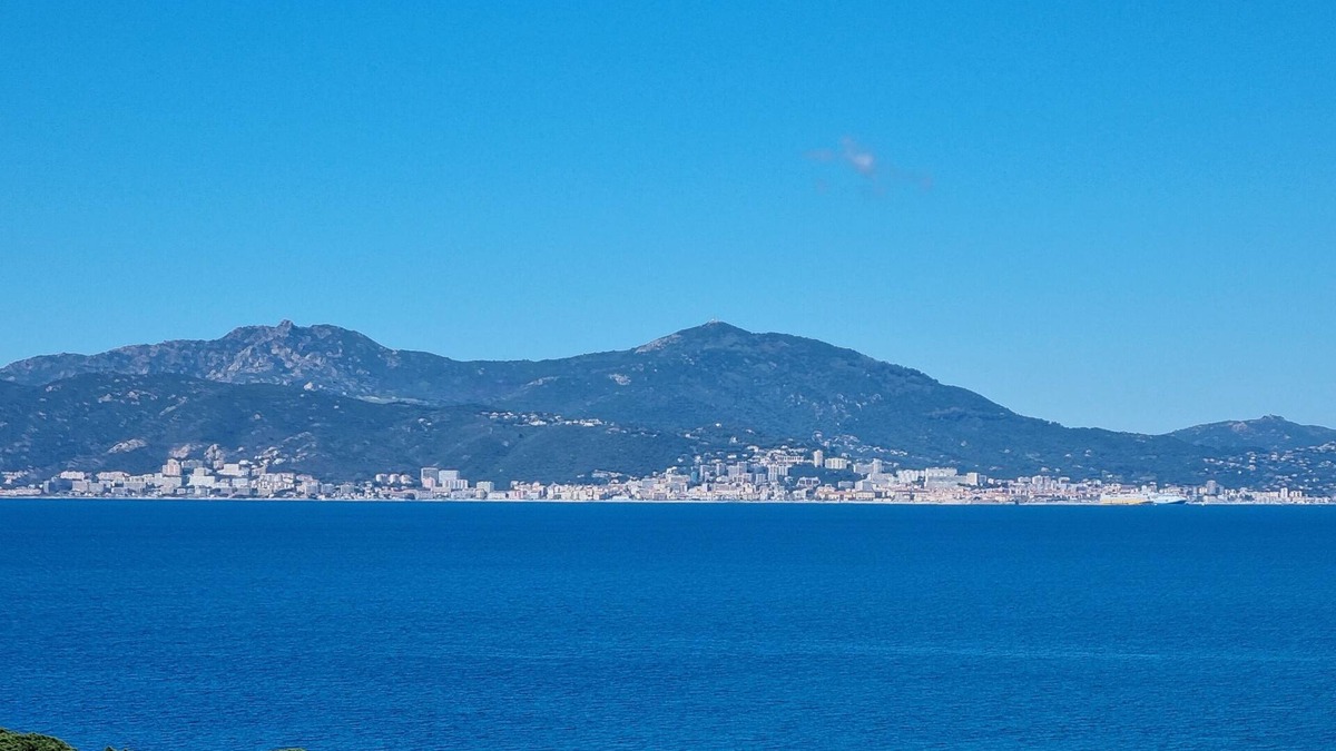 Pietrosella Apartment | Superb T3 seafront apartment in Ajaccio bay