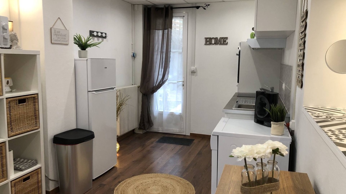 St-Andre-de-l'Eure House | SUPERB TOWN-CENTRE APARTMENT WITH GARDEN