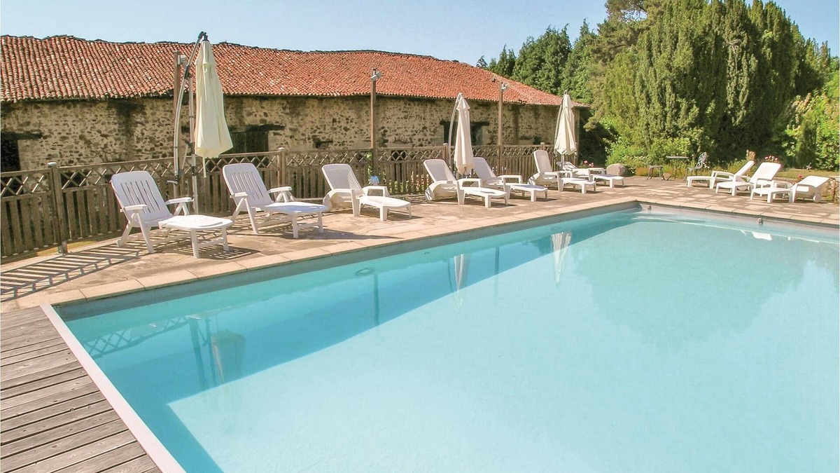 Moissannes House | Superb vacation home with swimming pool in Moissannes, 24 km from Limoges, in Haute-Vienne.