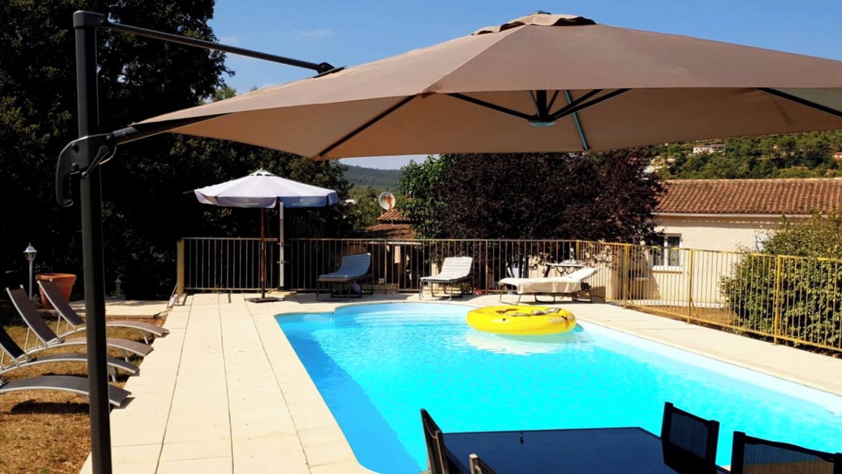 Gareoult Villa | Superb villa 4 fronts