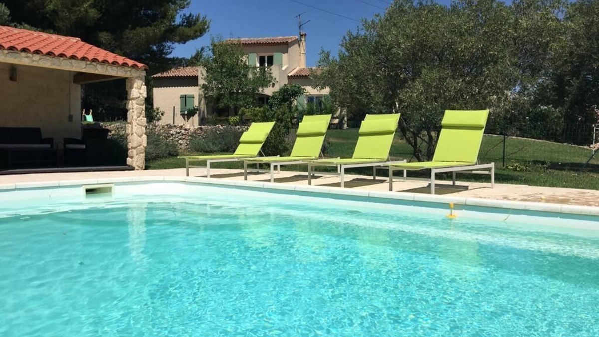 Velaux Villa | Superb villa in Provence and private swimming pool with the sound of cicadas