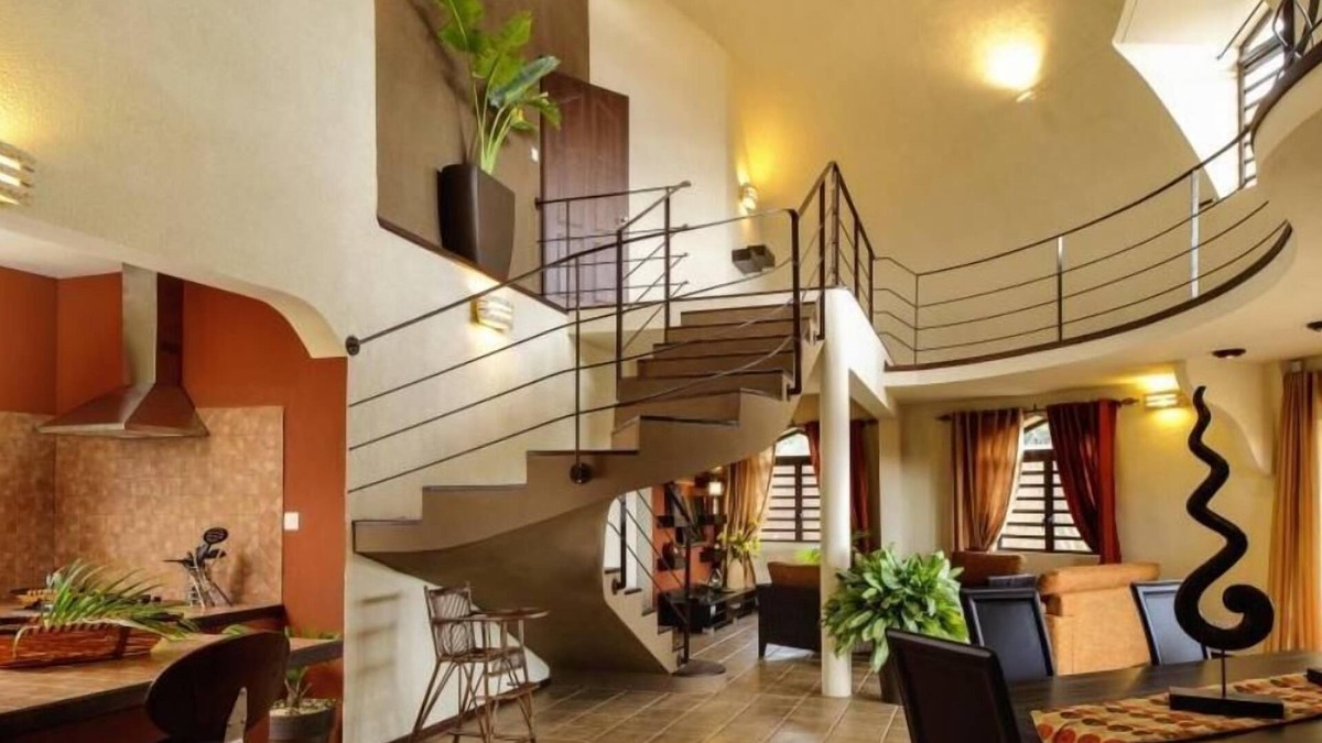 Albion Villa | Superb Villa – Pool/Tropical Garden/WiFi/Daily Housekeeping/Beach 75m