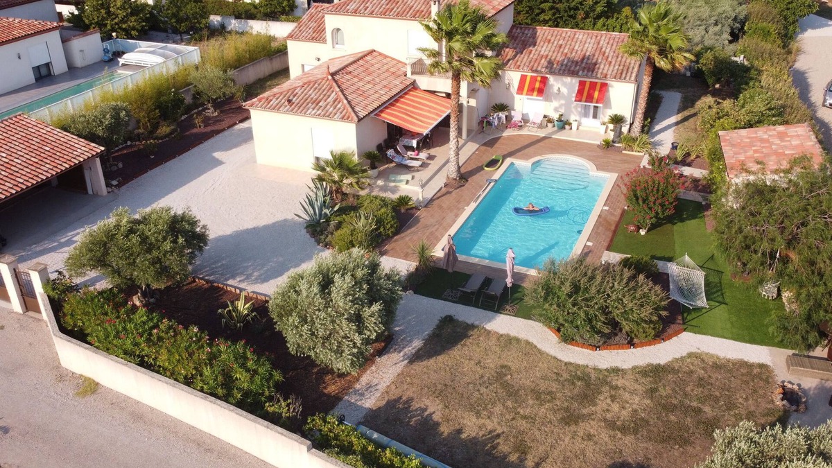 Montpeyroux Villa | Superb villa with large swimming pool, views of vineyards and mountains
