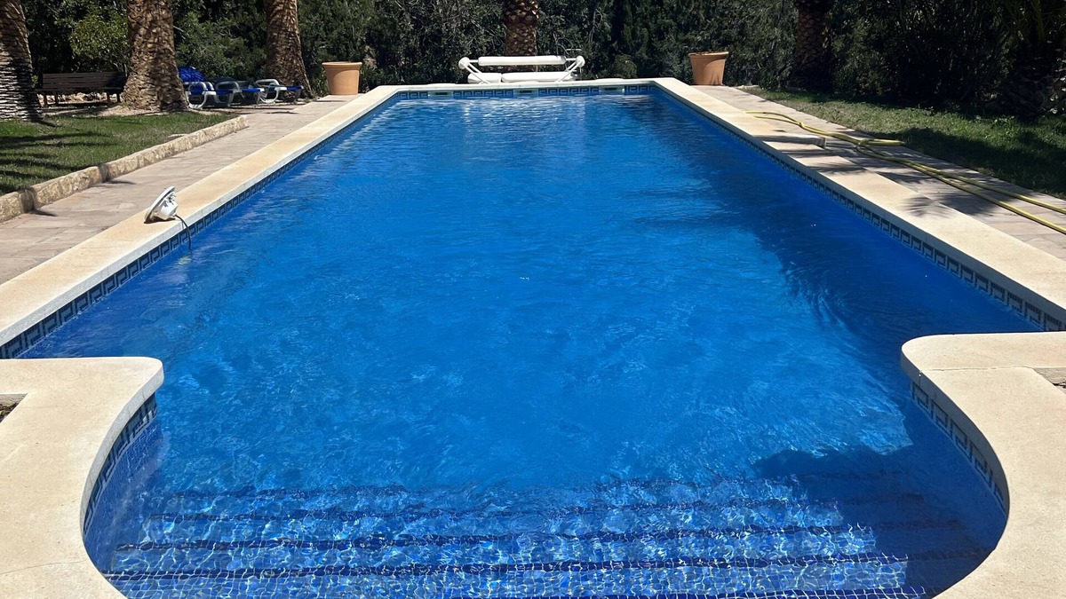 L'Ampolla Villa | Superb villa with swimming pool, tennis court, 3 km from the beach
