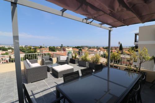 Saint-Laurent-du-Var Apartment | Superbe appartement toit Terasse vue mer