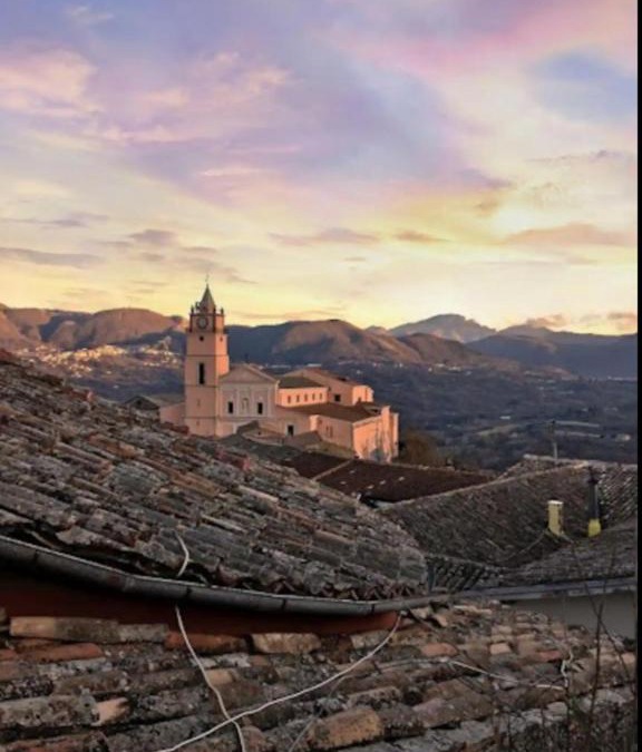 Montefalcione Apartment | Superbe Appartement de 5 pièces avec 3 grandes chambres situé dans un jolie village