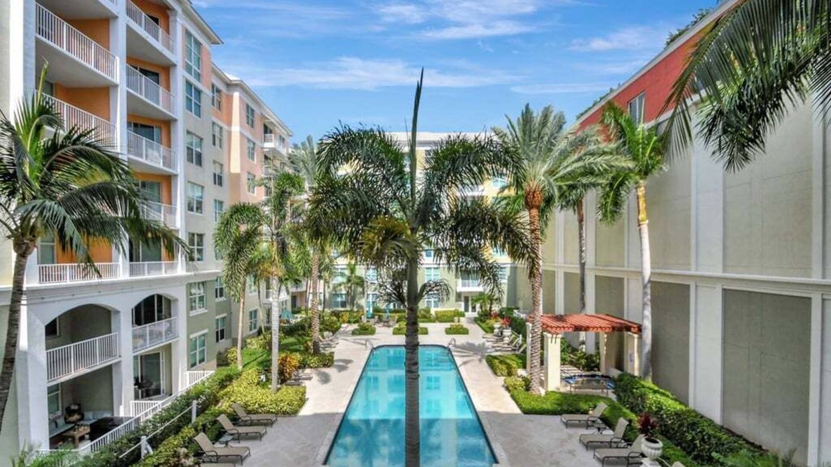 Lantana Condo | Superbe Condo