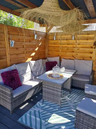Poussan Apartment | superbe grand studio tout confort avec exterieur