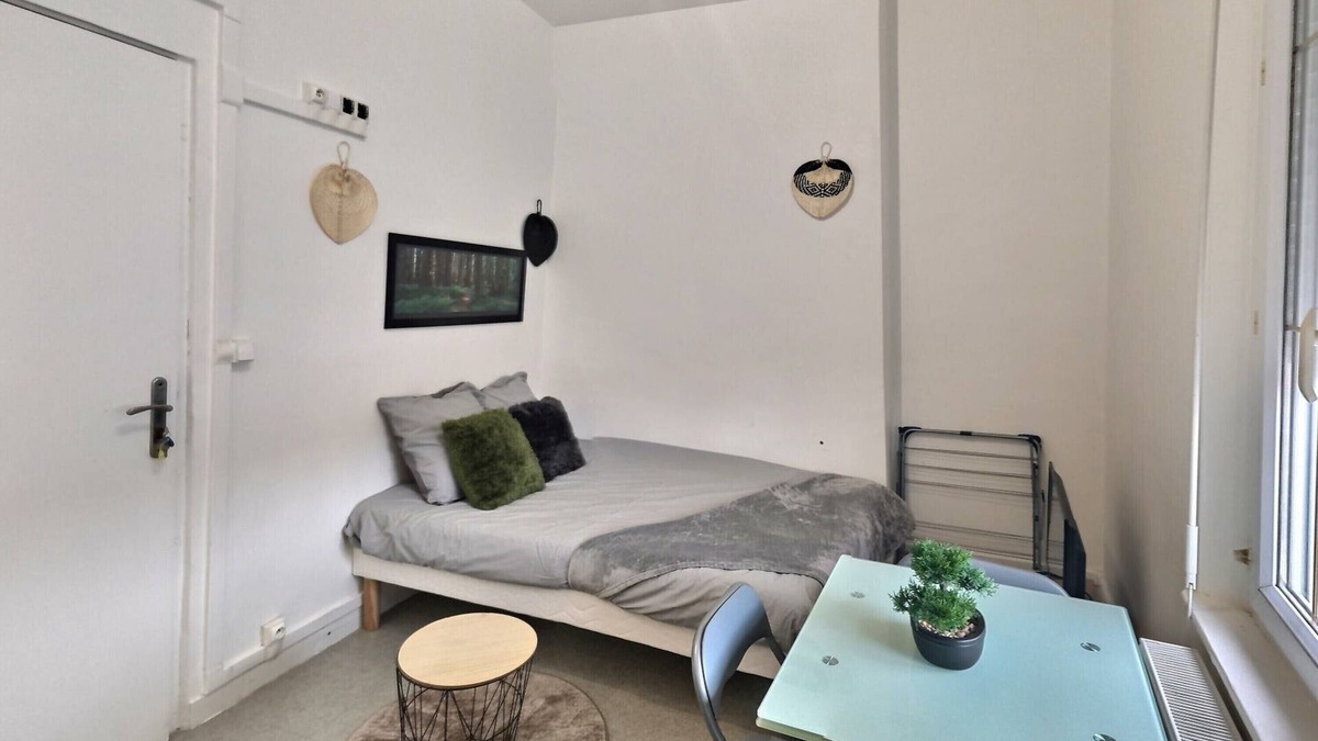 Evreux Apartment | Superbe Studio 3 Face Gare Avec Wifi et Proche Toutes Commodités