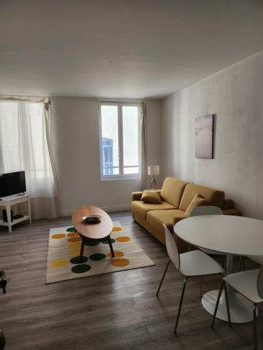 Les Grands Carmes Apartment | SUPERBE STUDiO LE PANIER