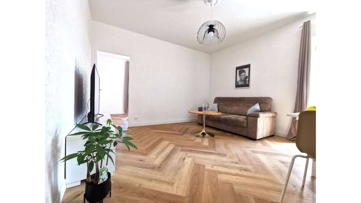 Bellegarde-sur-Valserine Apartment | Superbe T2 Plein Centre Ville, Parking Gratuit