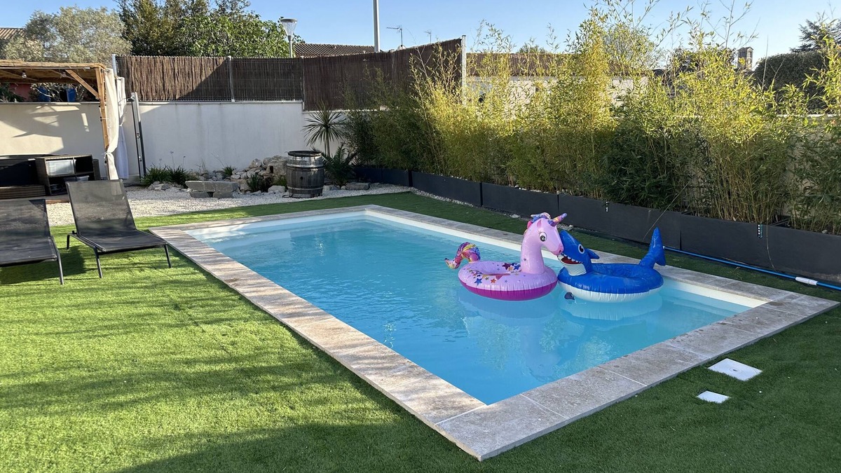 Bouillargues House | Superbe Villa 6 Couchages + un lit Bébé, Jacuzzi, Piscine, Salle de Sport, Calme