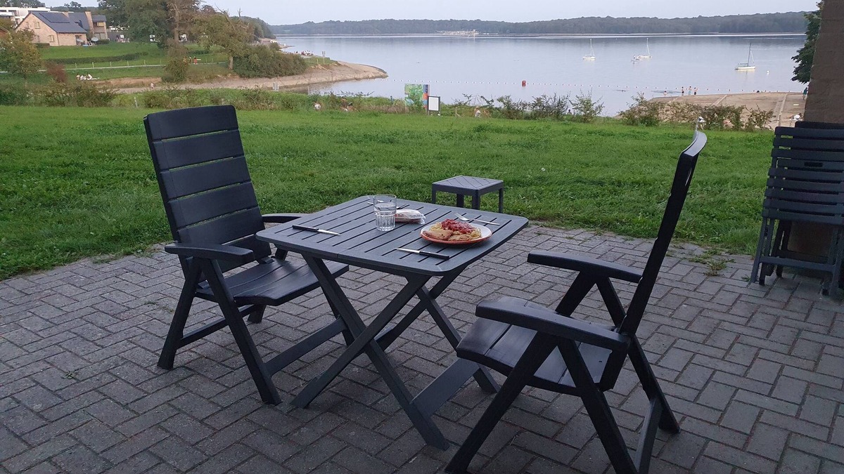 Froidchapelle Villa | Superbe Villa au Bord du lac
