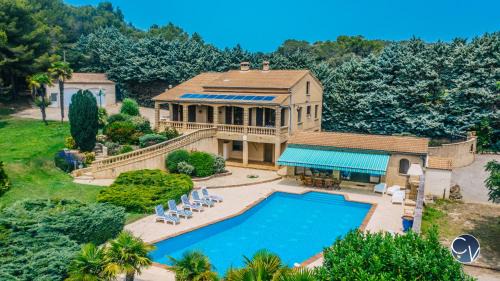 Venejan Villa | Superbe Villa avec Piscine et vue sur le Village