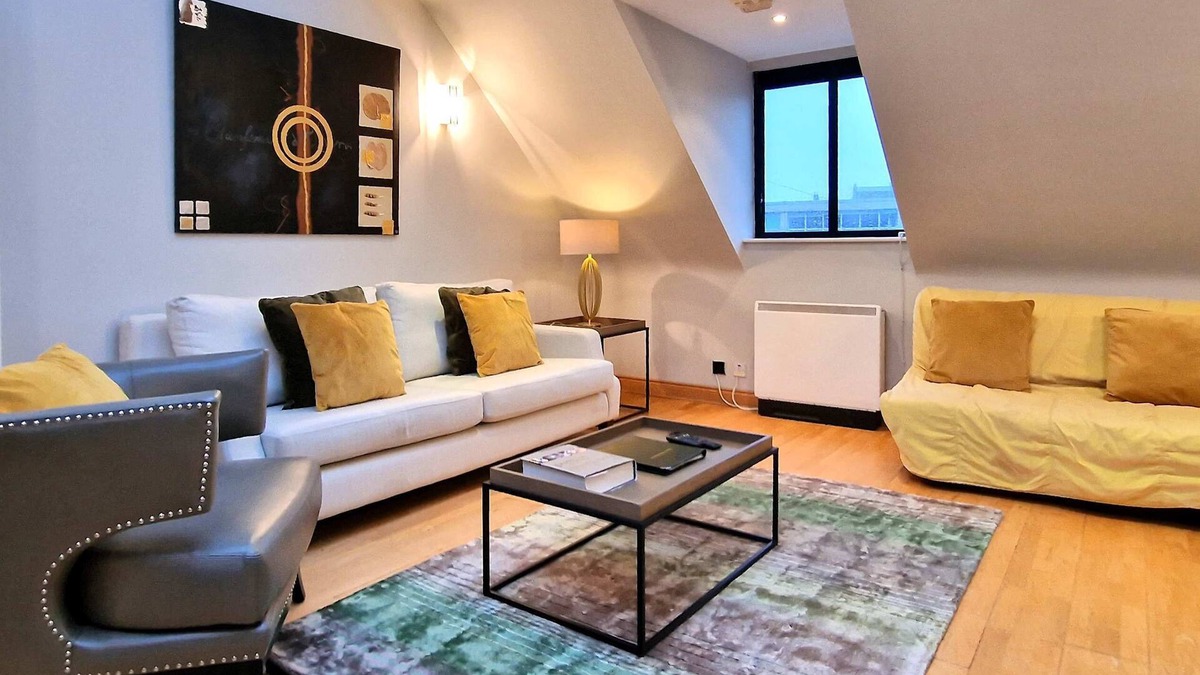 Grand Canal Dock House | Superbly located! Bright and Airy Mews.