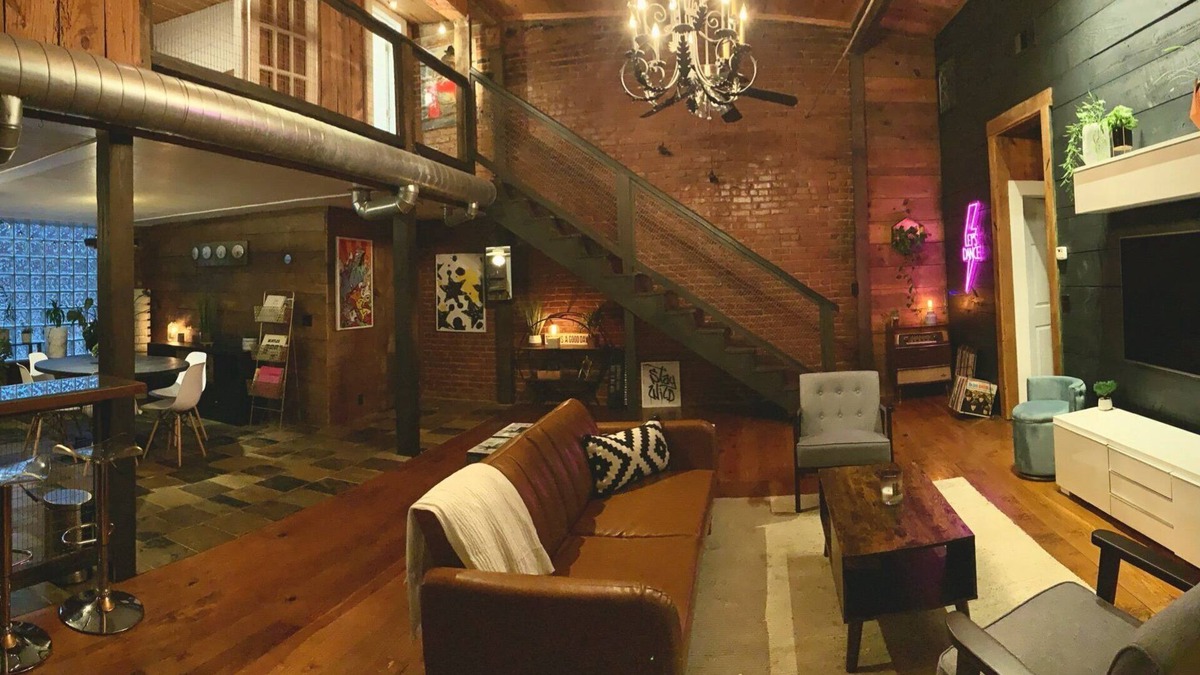 Eatonton House | Supercool 2-Bedroom Modern Rustic Loft in Downtown Eatonton, Near Lake Oconee