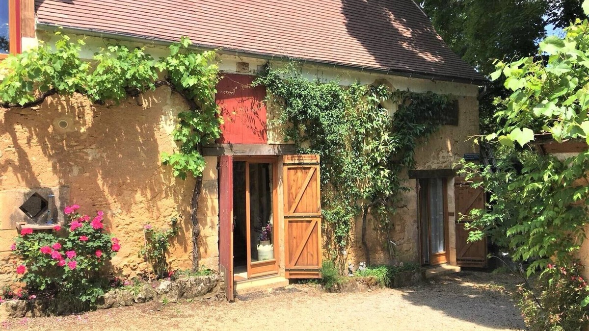 Sainte-Alvere Apartment | Superior apartment with balcony in the countryside