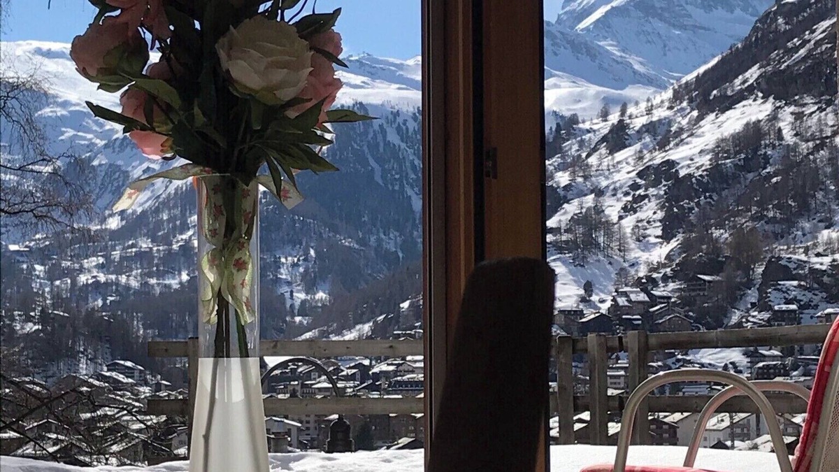 Zermatt Ski Chalet | Superior 4*Apt, direct access, no steps, great views, quiet area, fast WiFi
