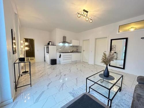 Elmshorn Apartment | Superior - Central Rooftop - 20min to Hamburg