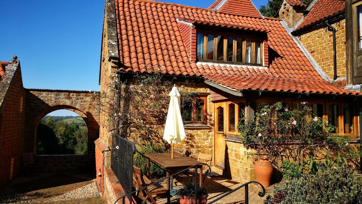 Sibford Gower Cottage | Superior crafted cottage in Oxfordshire Cotswolds, near Great Tew