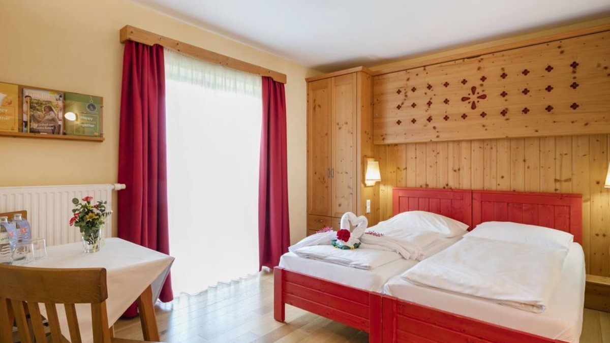Tieschen House | Superior Dreibettzimmer - Jufa Hotel Tieschen Bio Landerlebnis