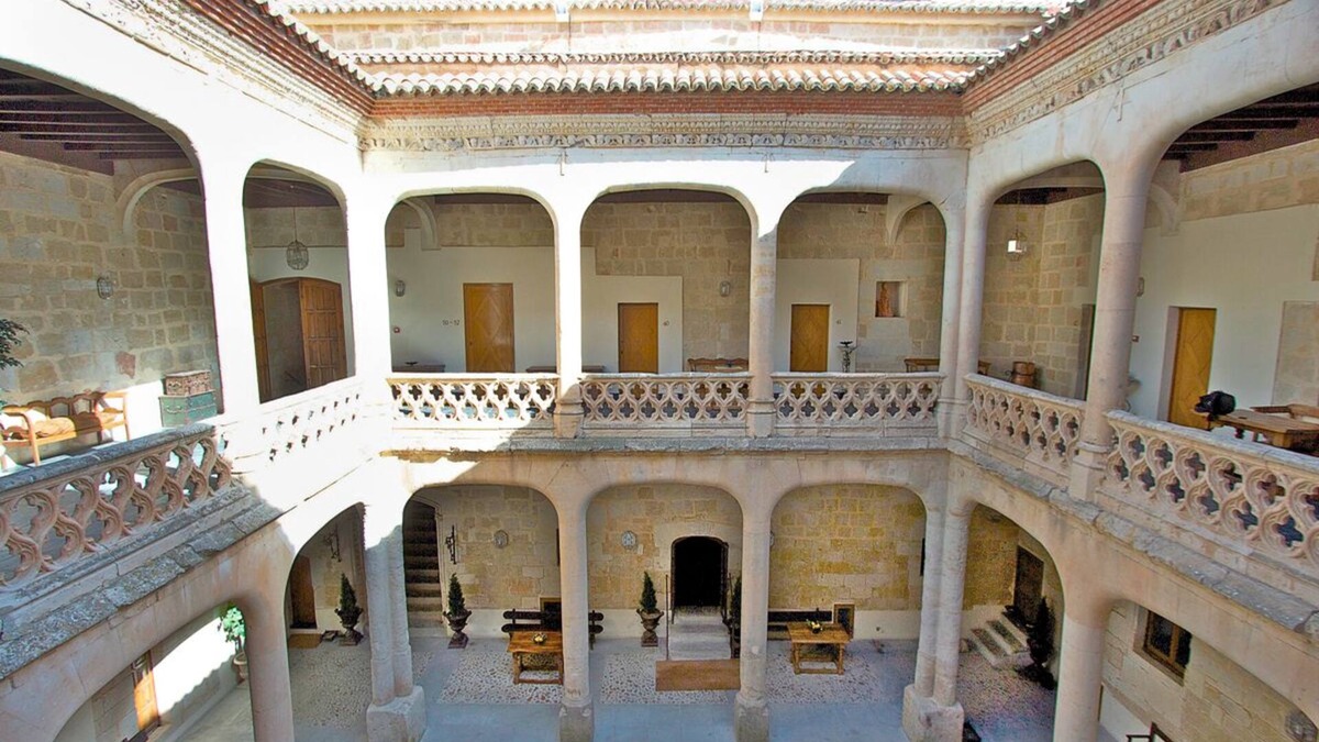 Villanueva de Canedo Other | Superior Castellana - One Bedroom Castle, Sleeps 2