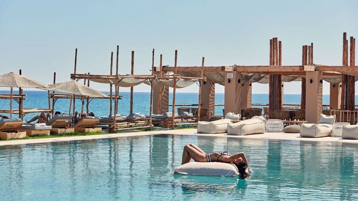 Kavros Apartment | Superior Garden Room Outdoor Jacuzzi Sea-Glance Terrace