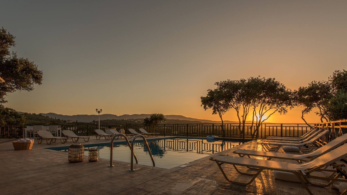 Planos Apartment | Superior Maisonette with private pool Bed and Breakfast