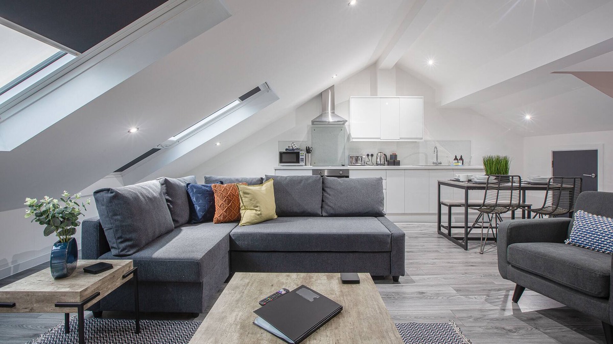 North Shore Apartment | Superior Penthouse, Central Location, Sleeps 6