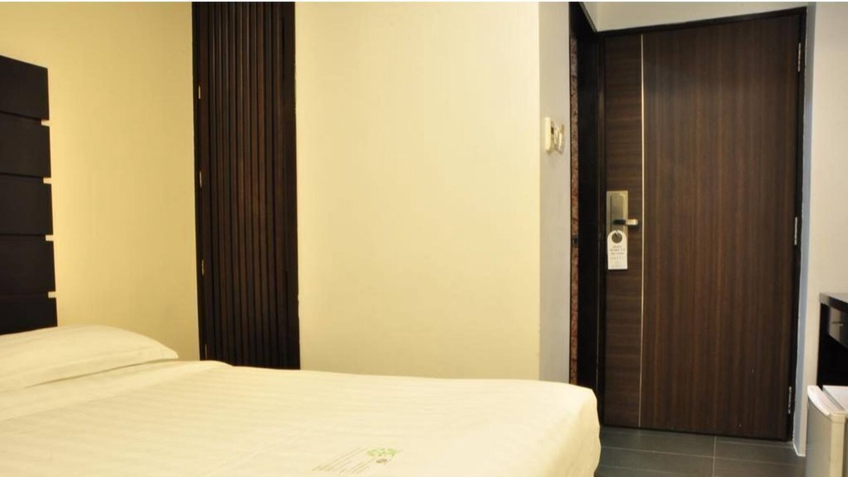 Kampong Glam House | Superior Room (Queen Bed), no window @ basement #04