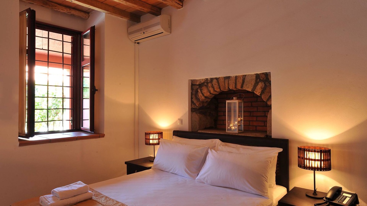 Varos House | Superior Room/The Varos Residences Hotel