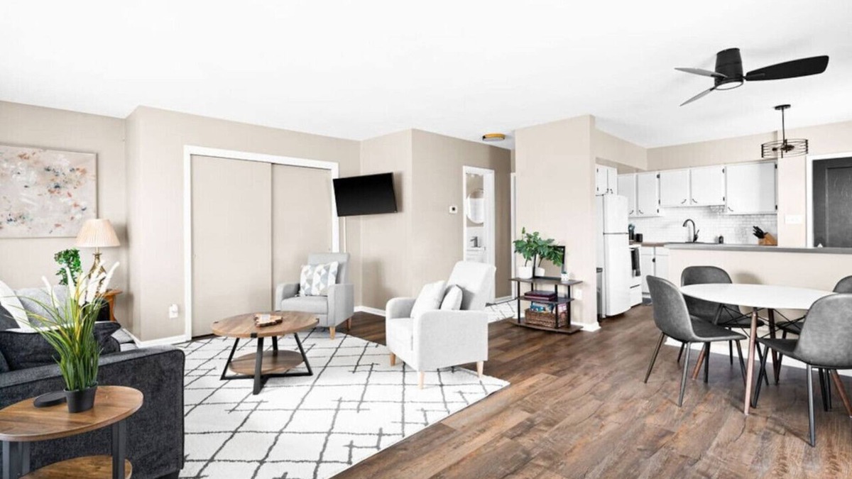 Superior House | Superior's Itty-Bitty Inn
