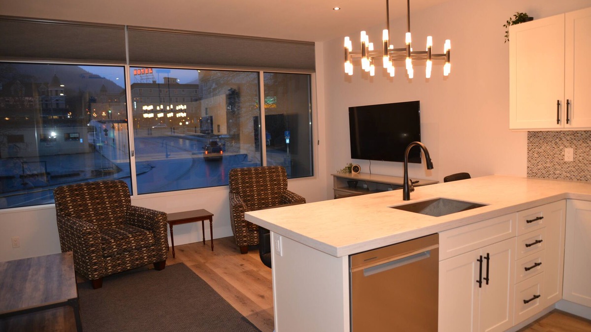 Nelson Condo | Superior Suites - Bakerview in the heart of downtown