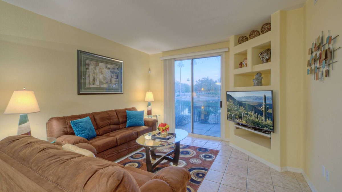 Superstition Lakes Condo | Superstition Lakes 1st Floor Condo: Lake & Sunrise Views, Gated Comm Heated POOL/SPA, Walk to Mall