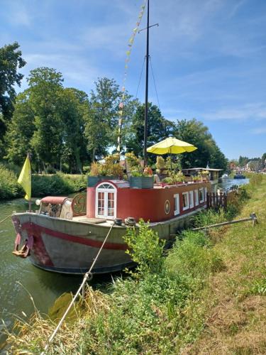 Pont-Remy Boat Rental | Sur la Somme à bord de la péniche Arche de Noé