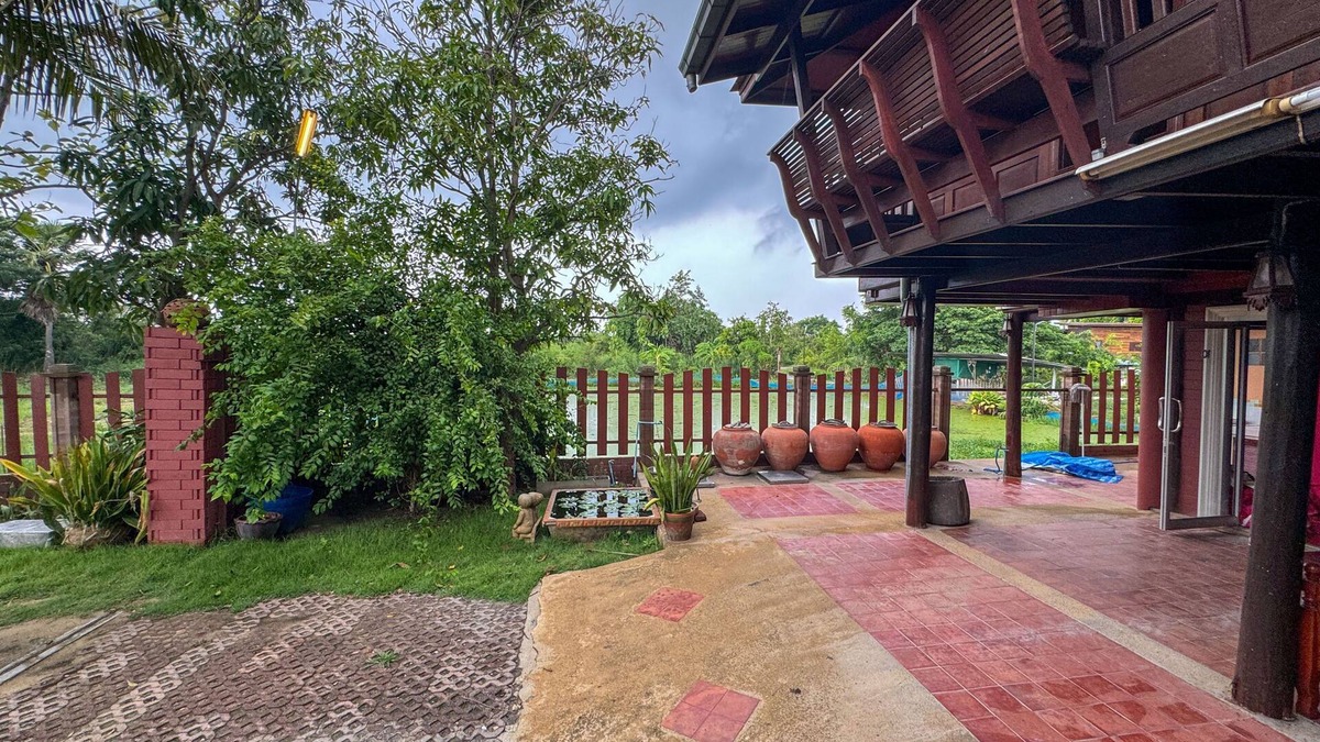 Kamphaeng Saen Hotel | Suree Garden Resort & Karaoke