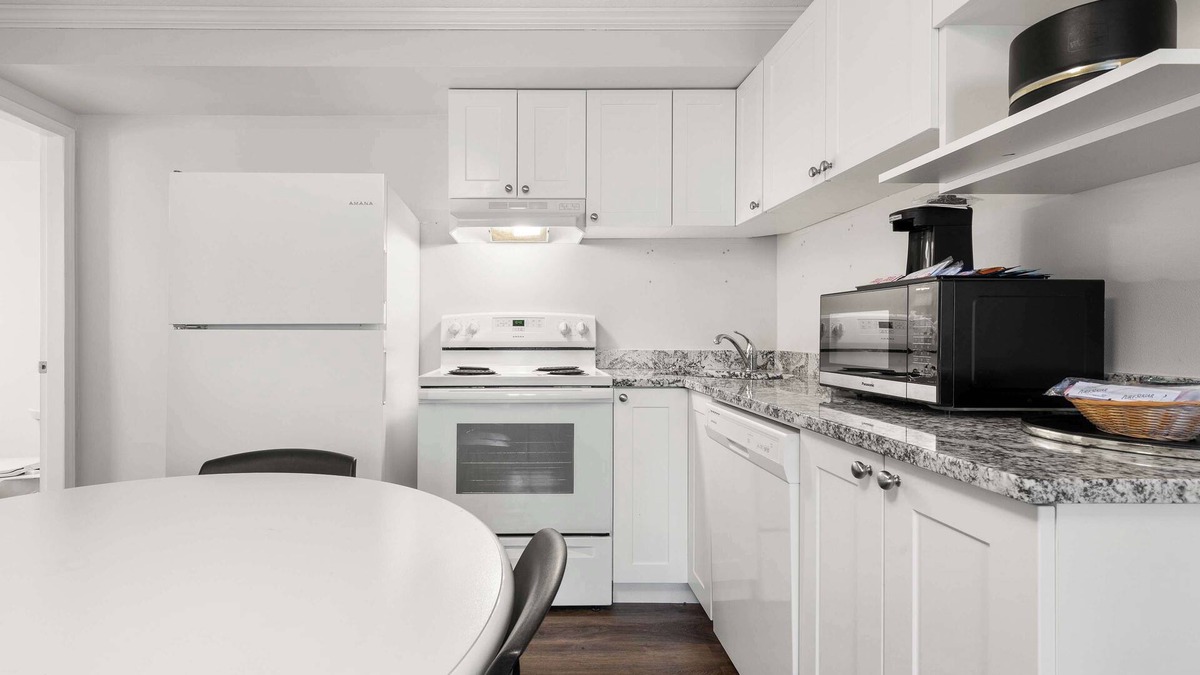 Rossland Hotel | SureStay Hotel by Best Western Rossland Red Mountain