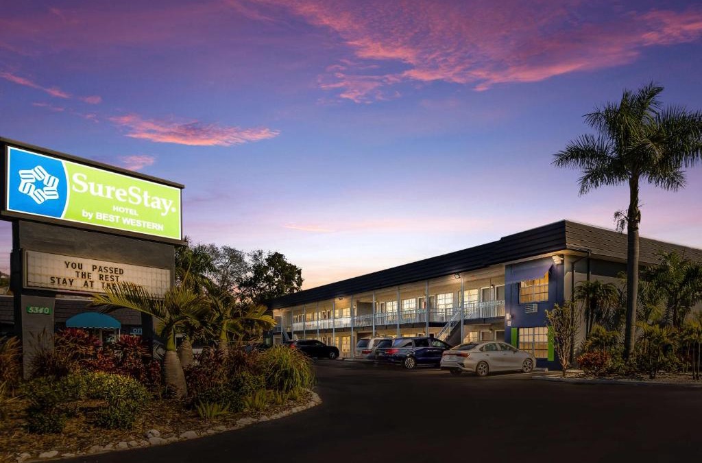 North Trail Hotel | SureStay Hotel by Best Western Sarasota Lido Beach