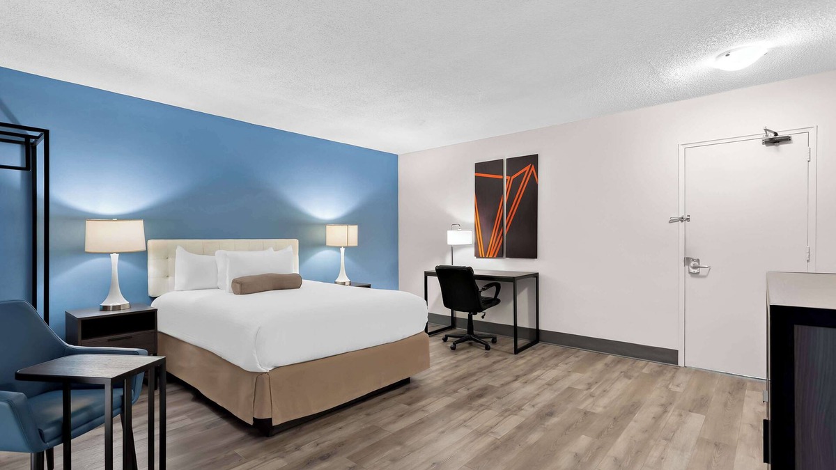 Windsor Hotel | SureStay Plus by Best Western Windsor