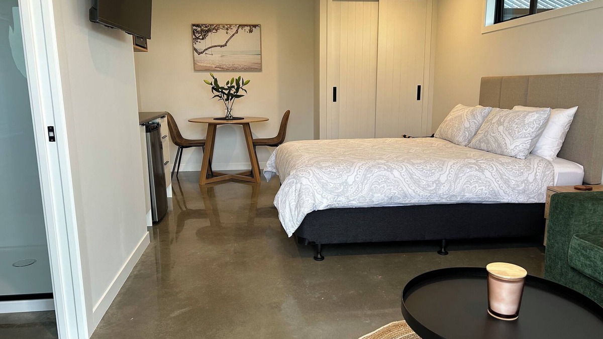 Ocean Beach Apartment | Surf and Turf - Ocean Beach Getaway. n2 mins to the Beach, close to town.
