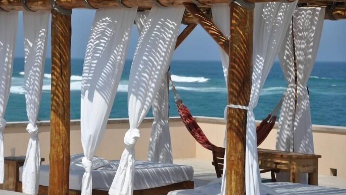 Los Cabos House | Surf house with pool on private point break