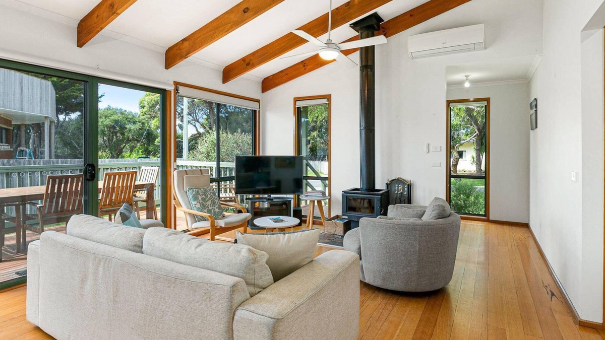 Cape Woolamai House | Surf Rest'n Bay - sleeps 9