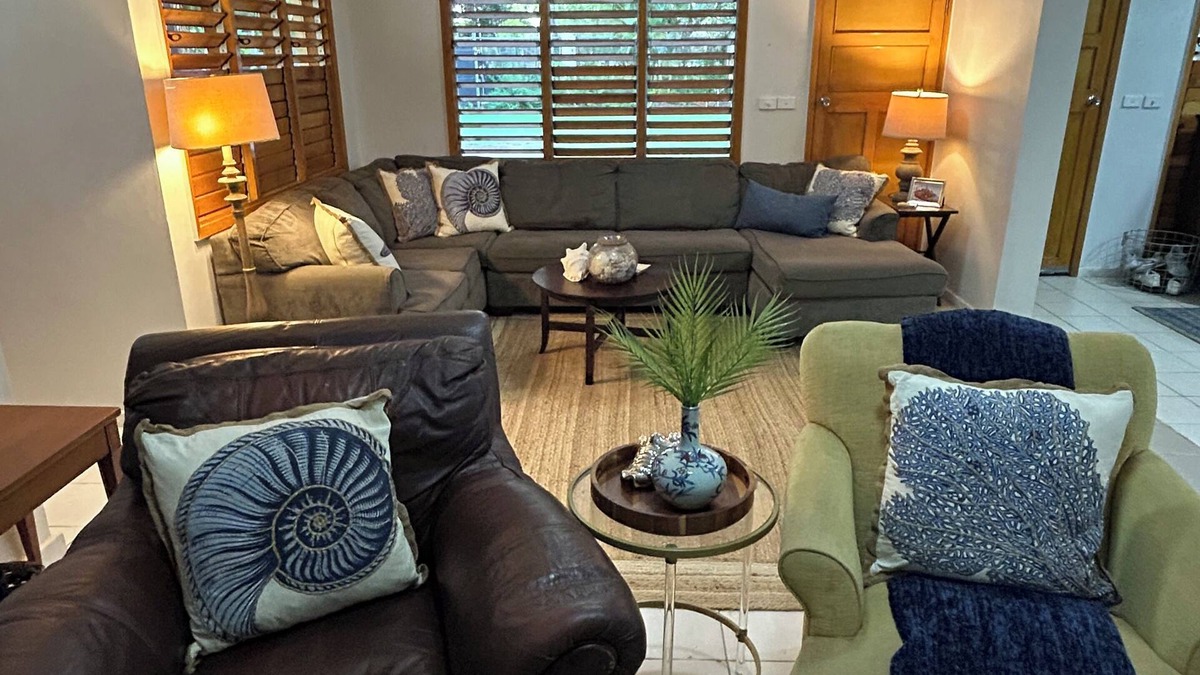 Qalito Island House | Surf Retreat: Spacious 6-bedroom house with AC, WiFi in charming Sonasali, Nadi