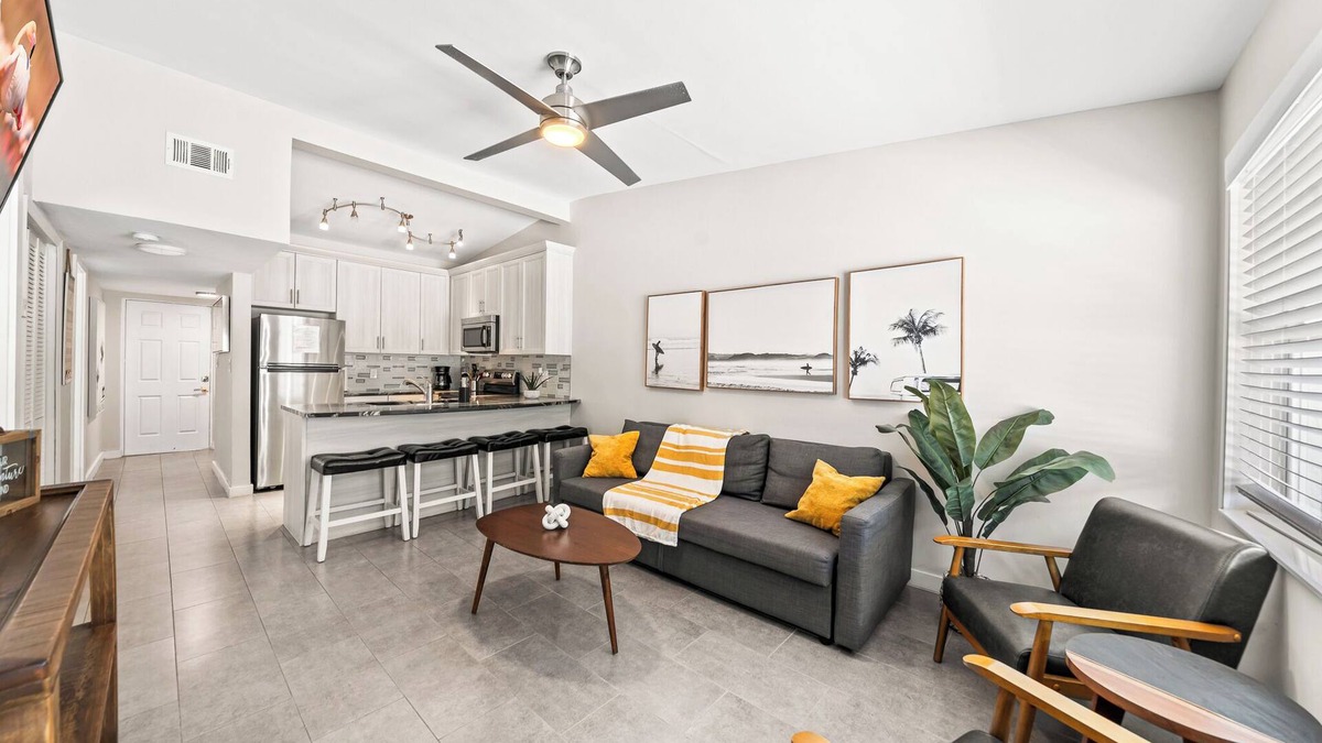 Orlando Beach Condo | Surfer's Paradise Riverfront Villa W/Private beach access, Fire Pit, & BBQ Grills 🌴☀️