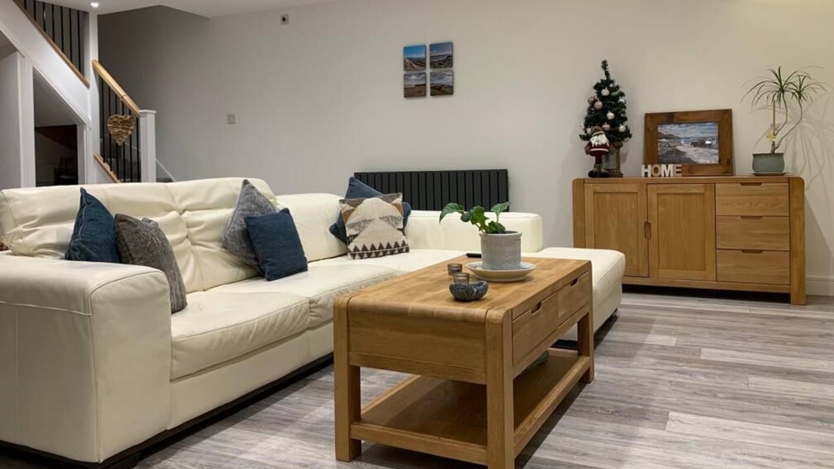Porthcawl House | Surfers Lodge, Rest Bay, Porthcawl
