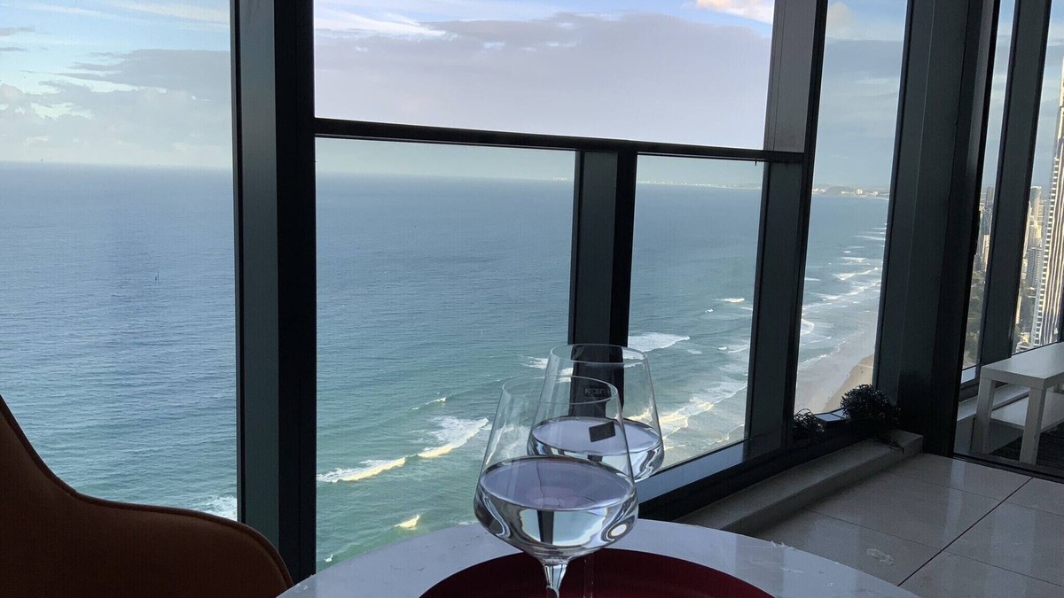 Surfers Paradise Apartment | Surfers Paradise Beach Front Skyline 2 Bedroom Luxury Apartment.